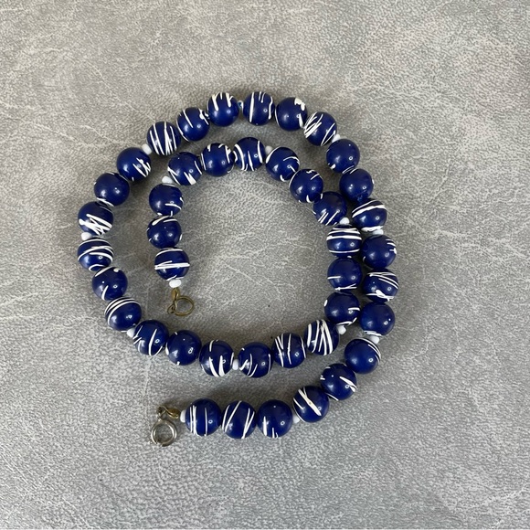 Vintage Jewelry - Vintage Navy and White Beaded Necklace